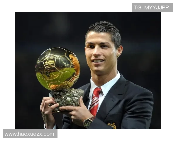 足球球星边吃零食边训练 展现运动员另类日常生活趣味瞬间